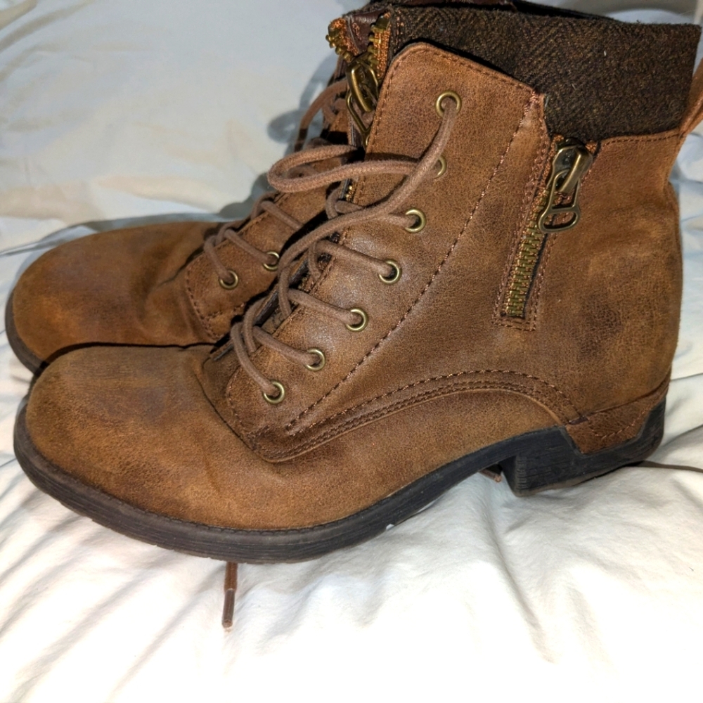 White mountain Brown Lace-Up Ankle Boots 8.5